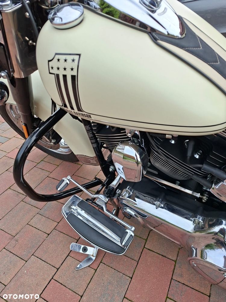 Harley-Davidson Softail Heritage Classic - 11