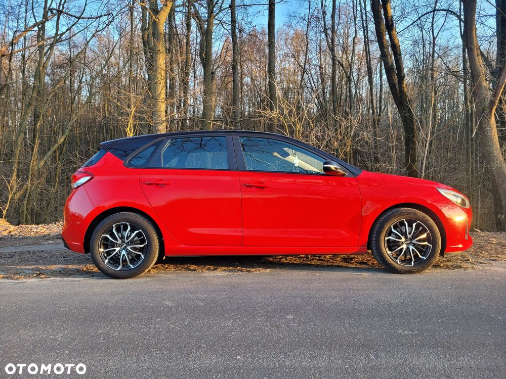 Hyundai i30 1.0 T-GDI Family+ - 10