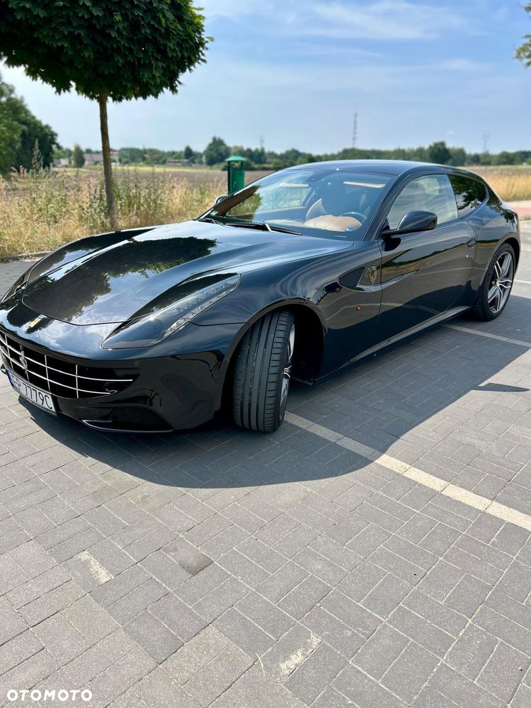 Ferrari FF - 16