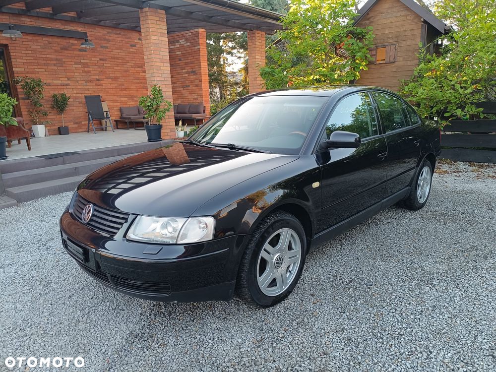 Volkswagen Passat - 1