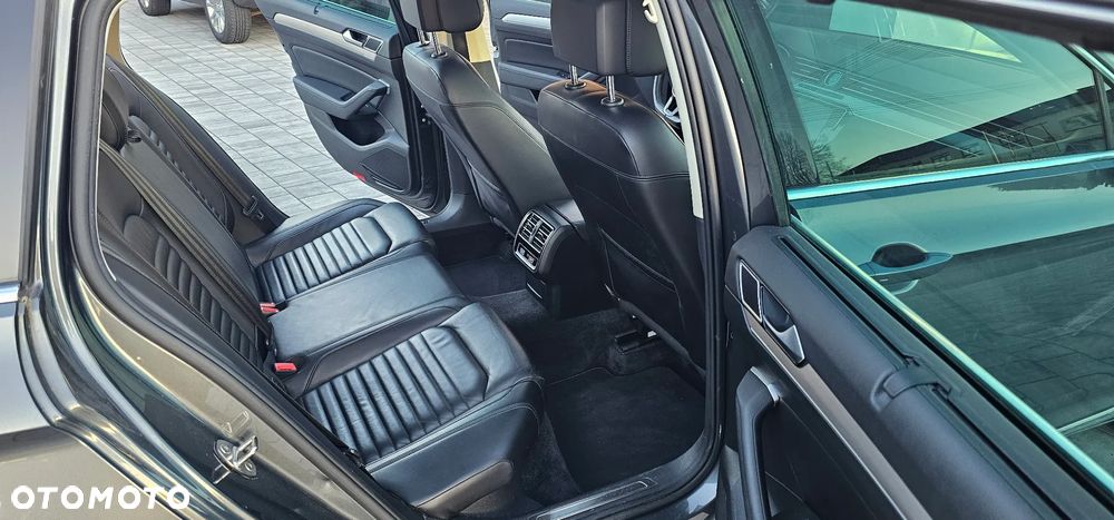 Volkswagen Passat Variant 2.0 TDI SCR 4Motion DSG Highline - 14