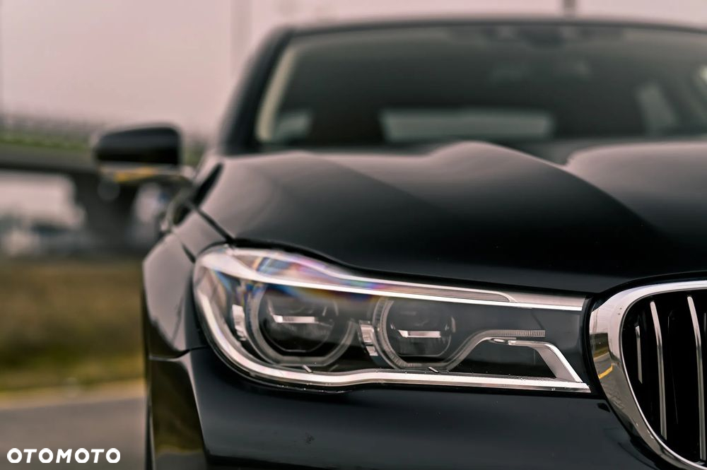 BMW Seria 7 750i xDrive - 7