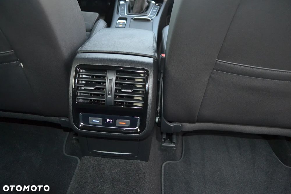 Volkswagen Passat 2.0 TDI (BlueMotion Technology) Highline - 25