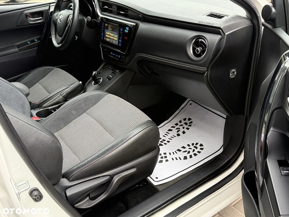 Toyota Auris Hybrid 135 Prestige - 17