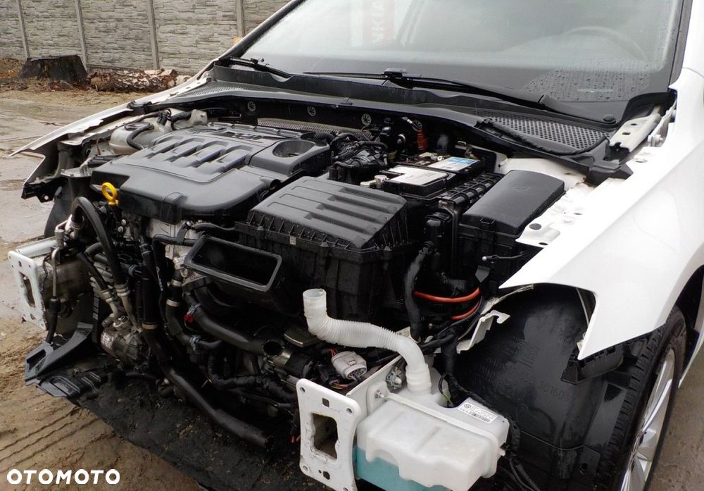 Volkswagen Golf - 6