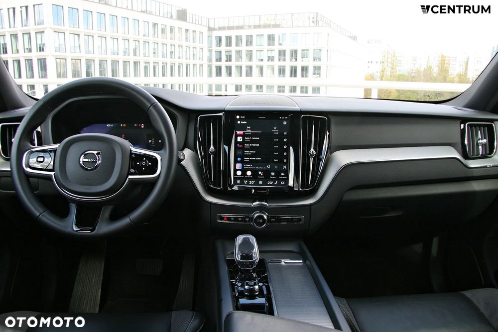 Volvo XC 60 B4 D AWD Plus Dark - 11
