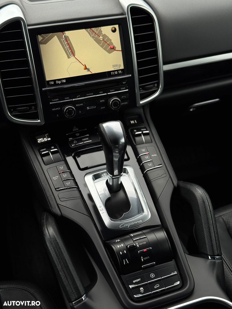 Porsche Cayenne - 34