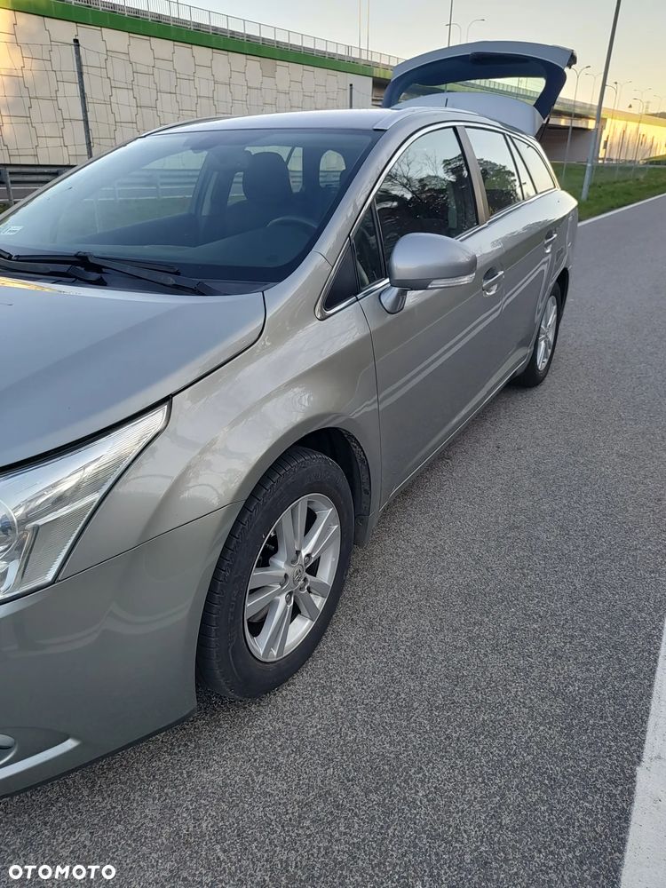 Toyota Avensis 1.8 Sol - 13