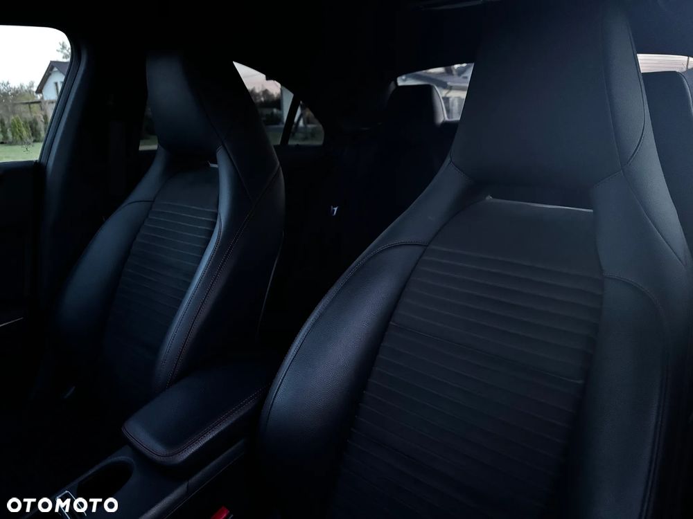 Mercedes-Benz CLA 200 7G-DCT AMG Line - 13