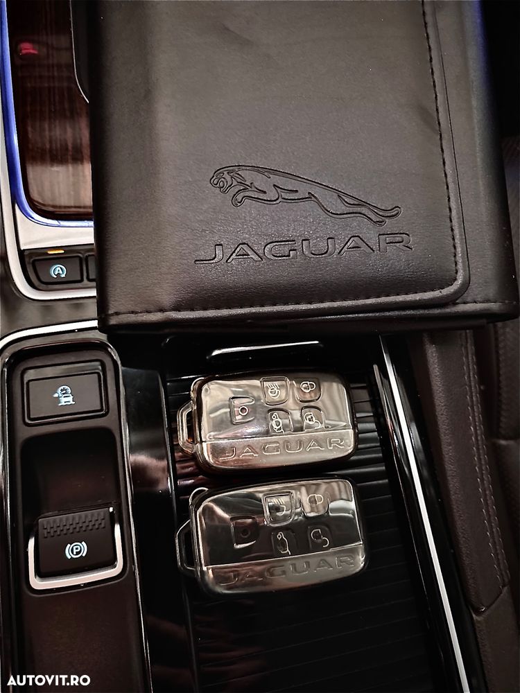 Jaguar F-Pace 20d AWD Portfolio - 6