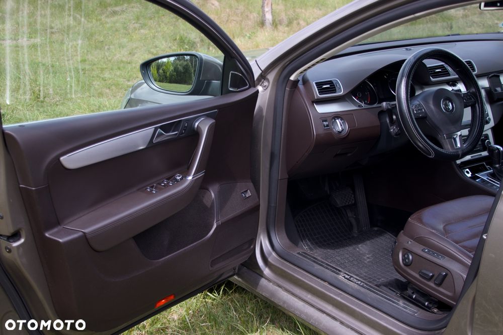 Volkswagen Passat Variant 2.0 TDI DSG BlueMotion Technology Exclusive - 11