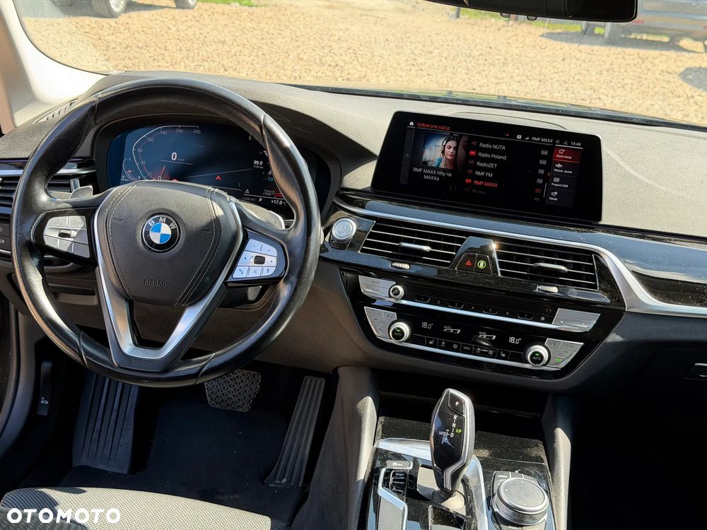 BMW Seria 5 520d Sport Line - 30