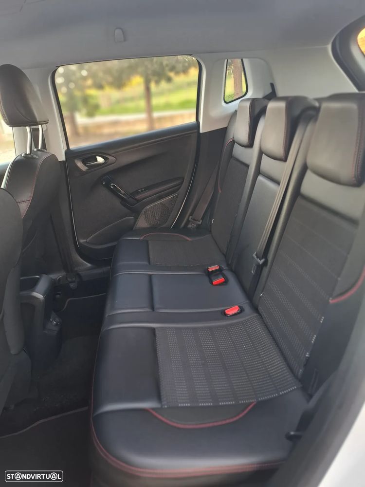 Peugeot 2008 1.6 BlueHDi GT Line - 11
