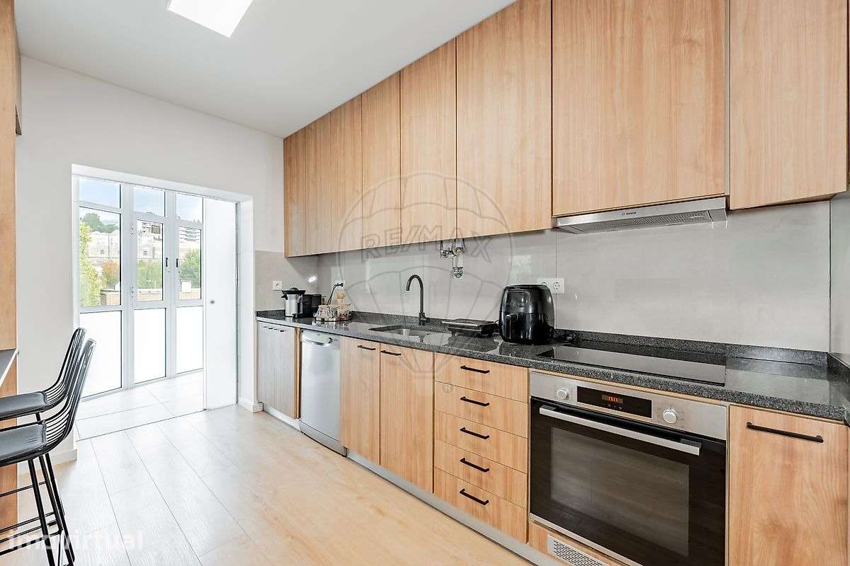 Apartamento T4 com garagem e varanda em Creixomil, Guimarães - Grande imagem: 2/41