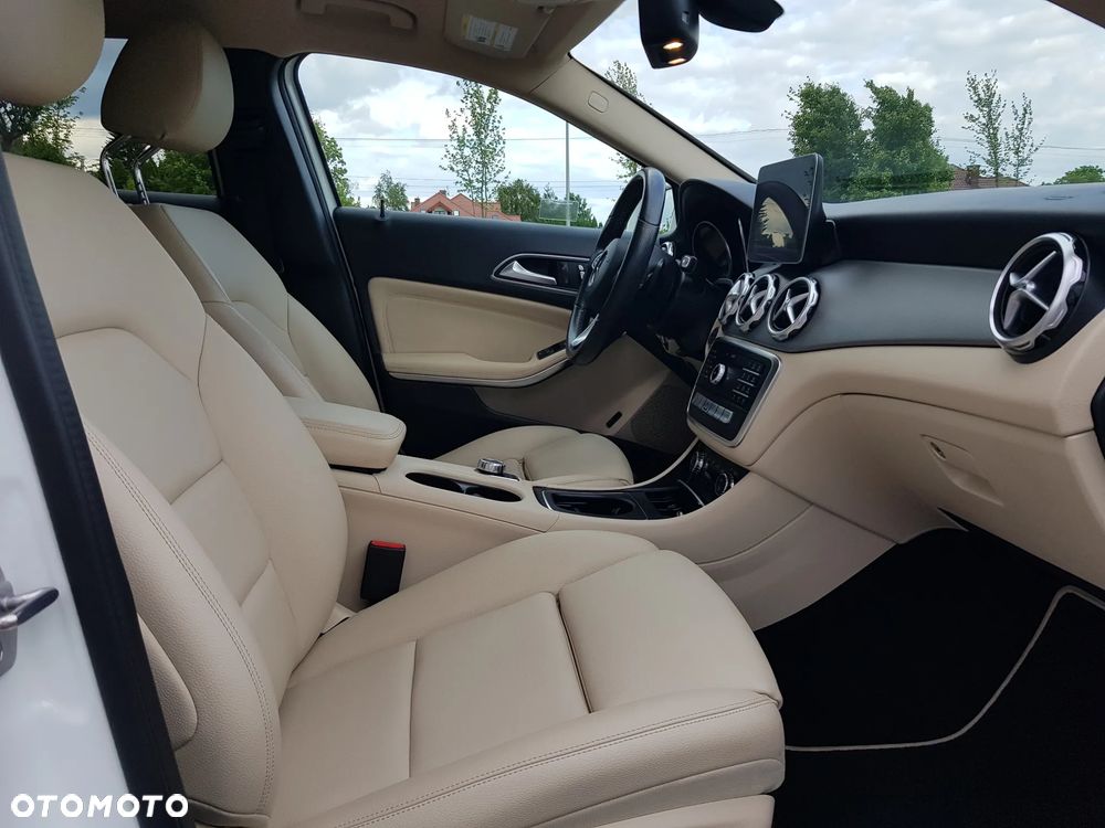 Mercedes-Benz GLA 250 7G-DCT - 14