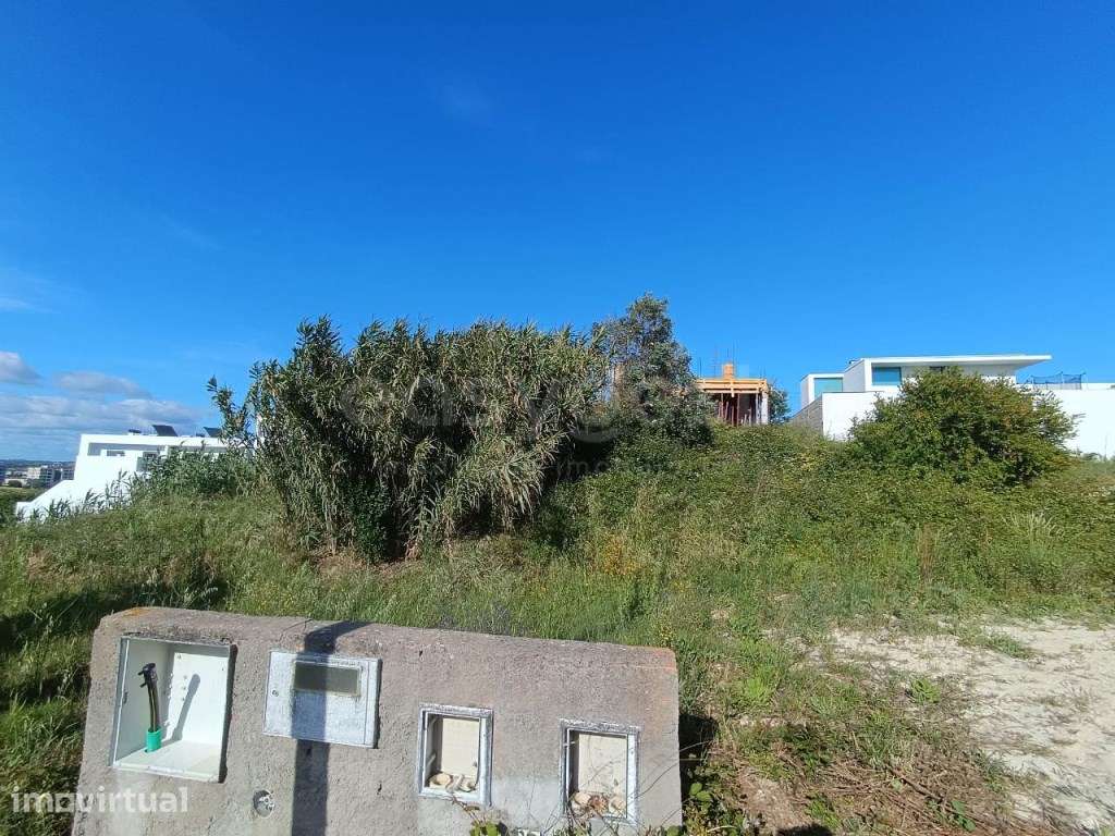 Lote de terreno urbano, localizado em Torres Novas. - Grande imagem: 3/11