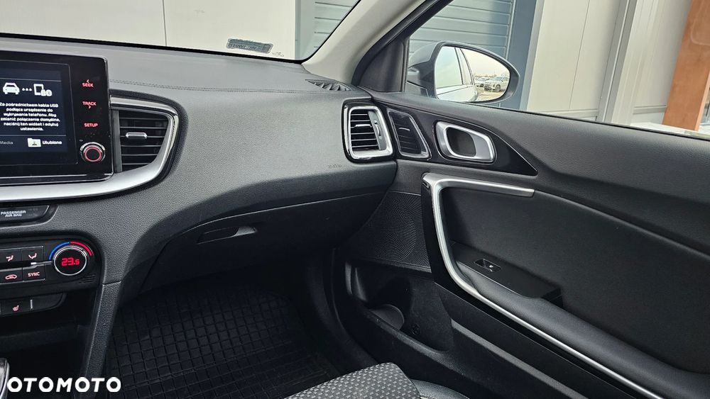 Kia Ceed - 12