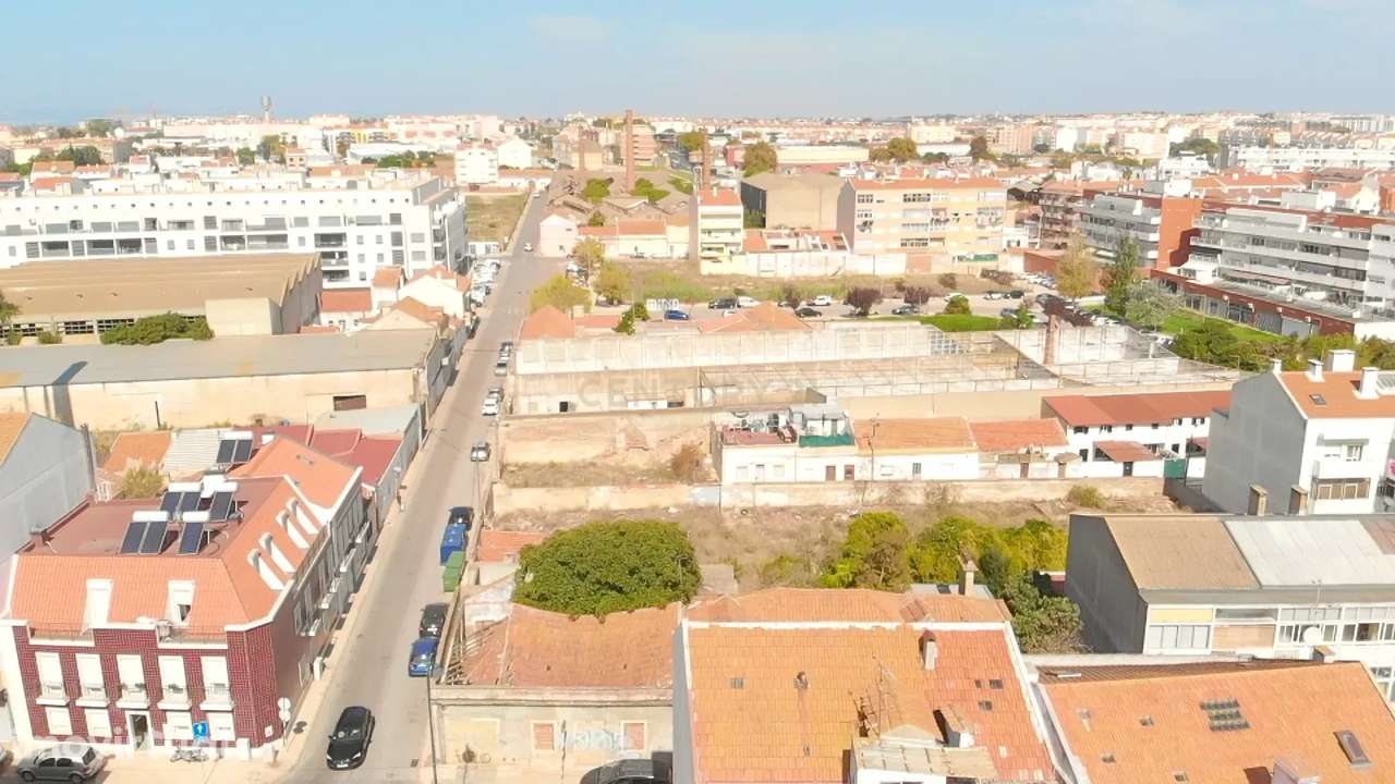 Terreno com viabilidade de construção para vários Prédios Residenciais - Grande imagem: 3/23