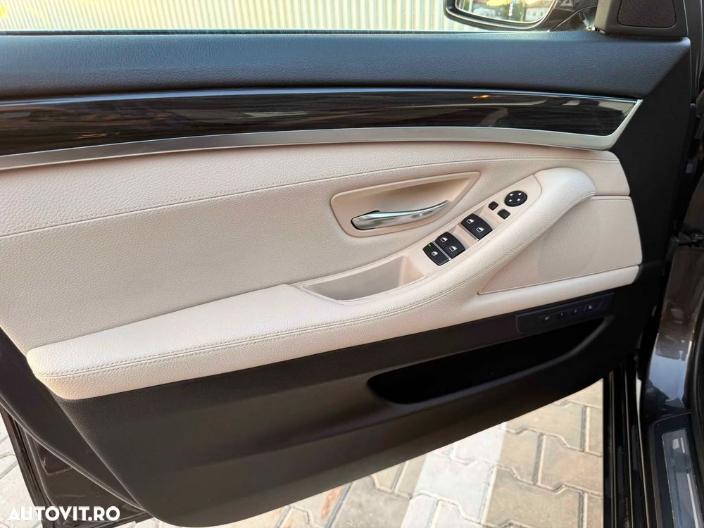 BMW Seria 5 530d xDrive Touring Aut. Luxury Line - 26
