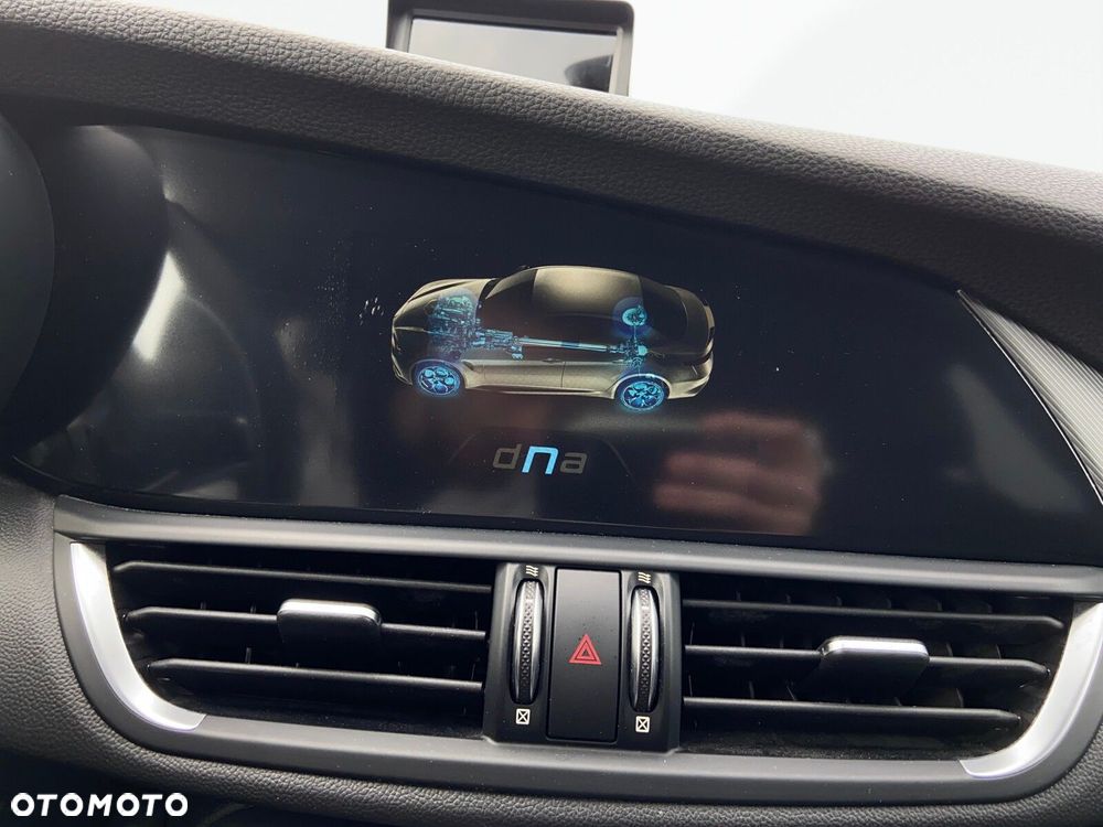 Alfa Romeo Giulia 2.0 Turbo Veloce Q4 - 25