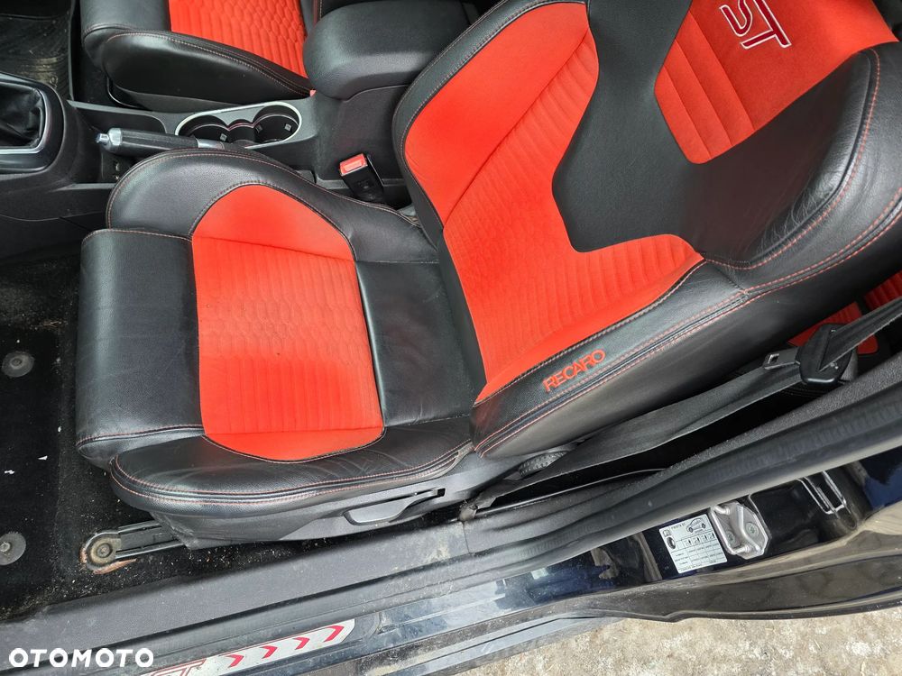 Ford Fiesta 1.6 EcoBoost ST - 11