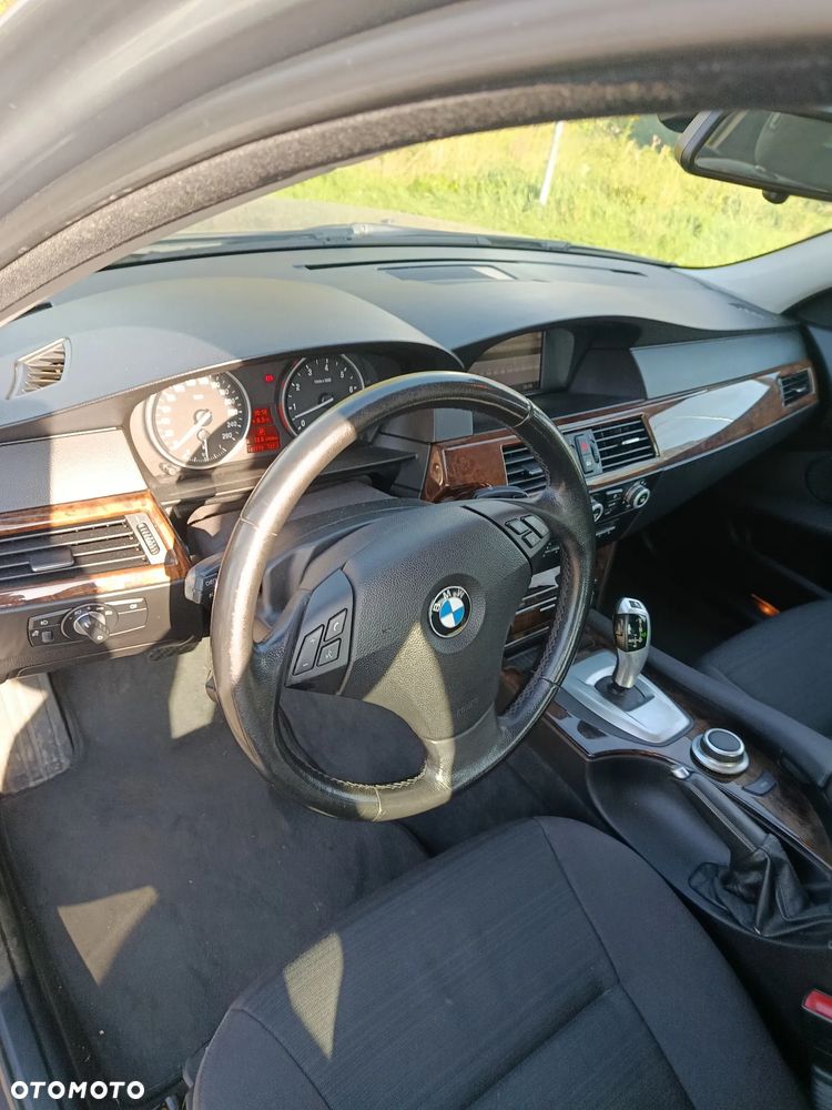 BMW Seria 5 525i - 4