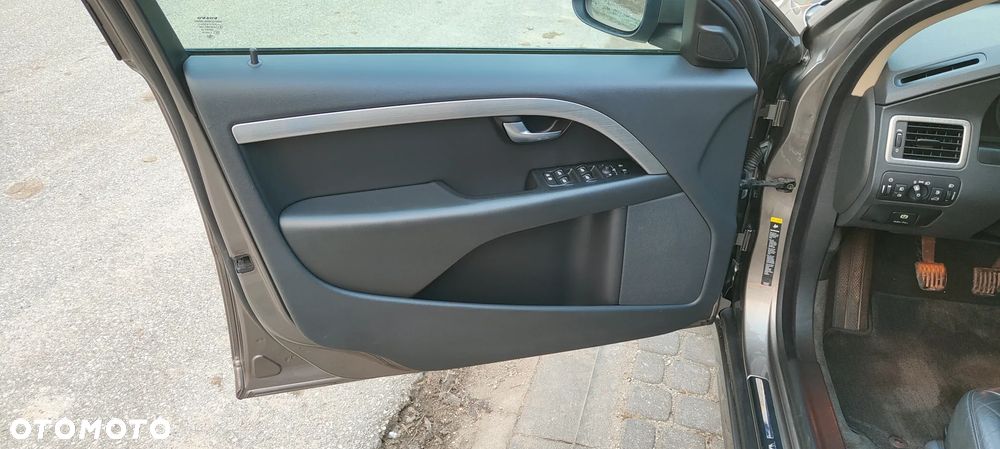 Volvo V70 2.4D Momentum - 26