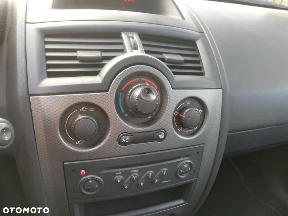 Renault Megane 1.6 Exception - 9