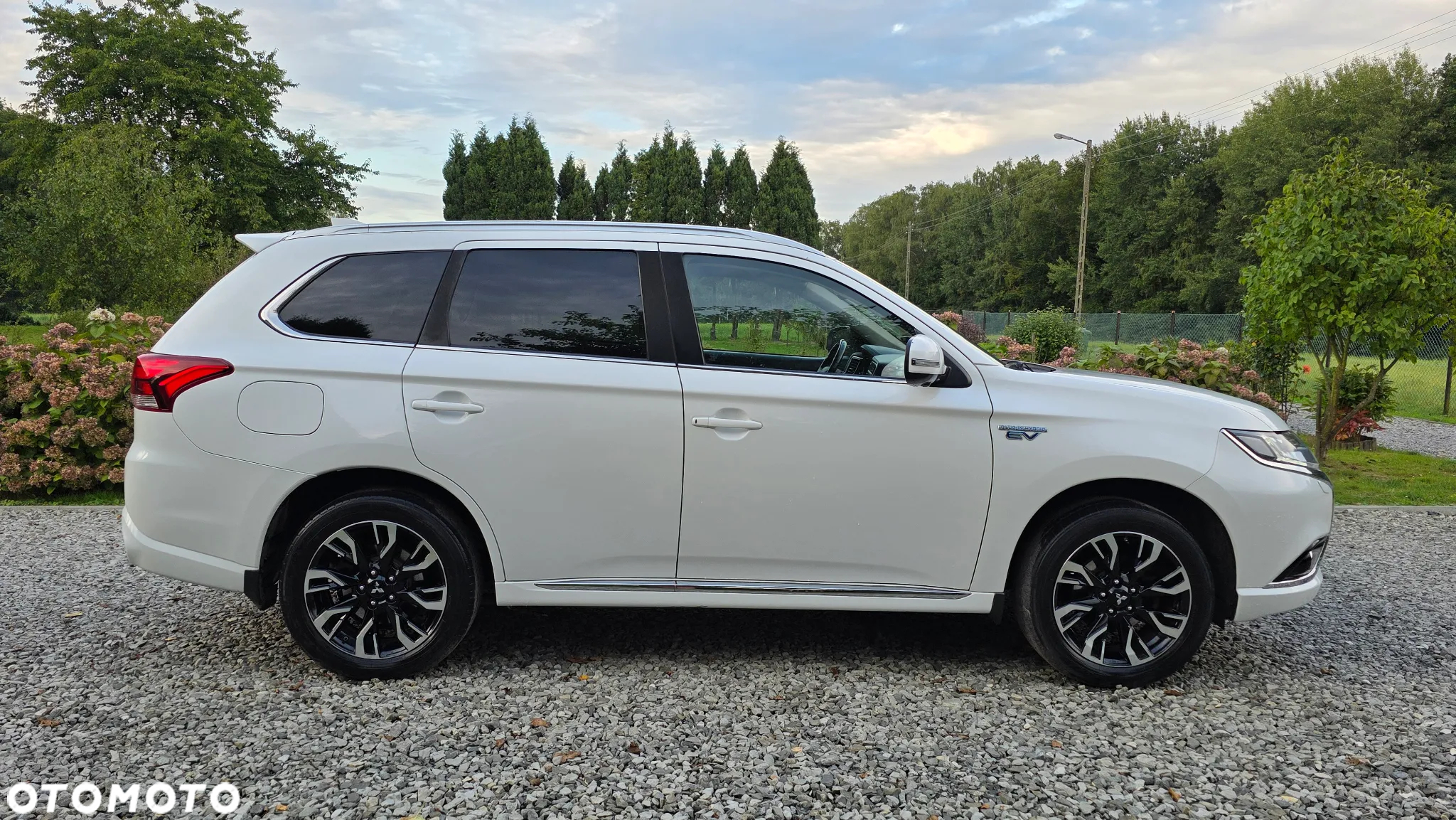 Mitsubishi Outlander PHEV Intense + - 3
