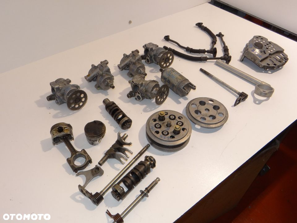 GSX 750 F GSX 600 F Pompa oleju, korbowód + tłok, wodziki , program skrzyni biegów, rozrusznik, kosz sprzęgła pokrywa silnika - 3