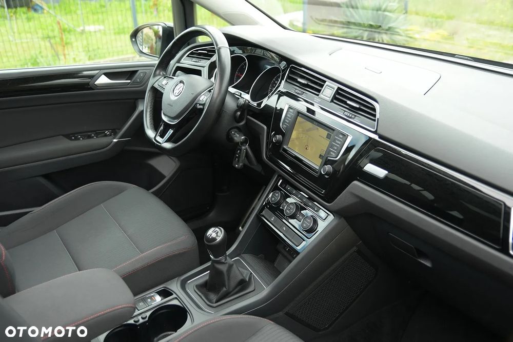Volkswagen Touran 2.0 TDI SCR Highline - 19