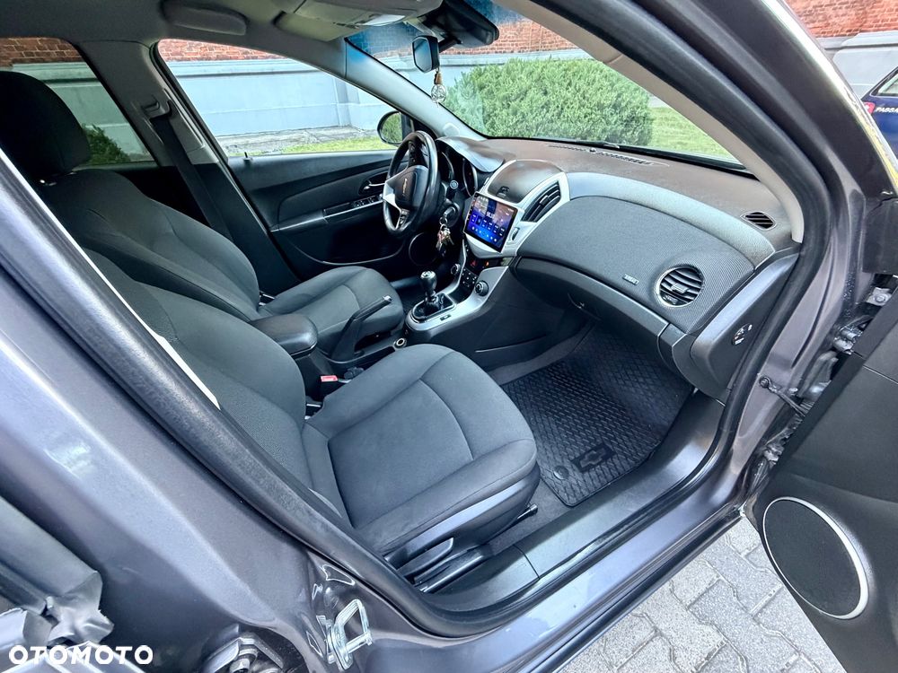Chevrolet Cruze 1.8 LTZ - 34