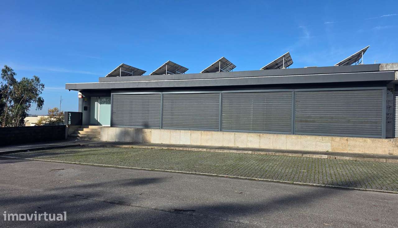 Armazém Industrial 1.500m² | Zona e Licença Industrial | Acesso TIR - Grande imagem: 2/42
