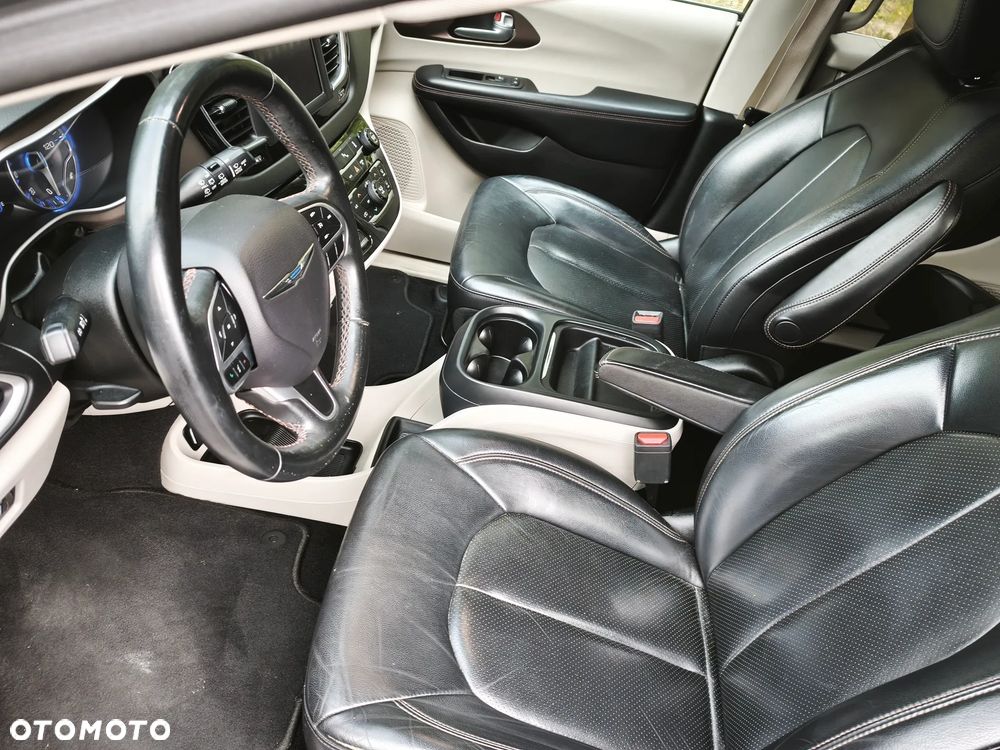Chrysler Pacifica - 13