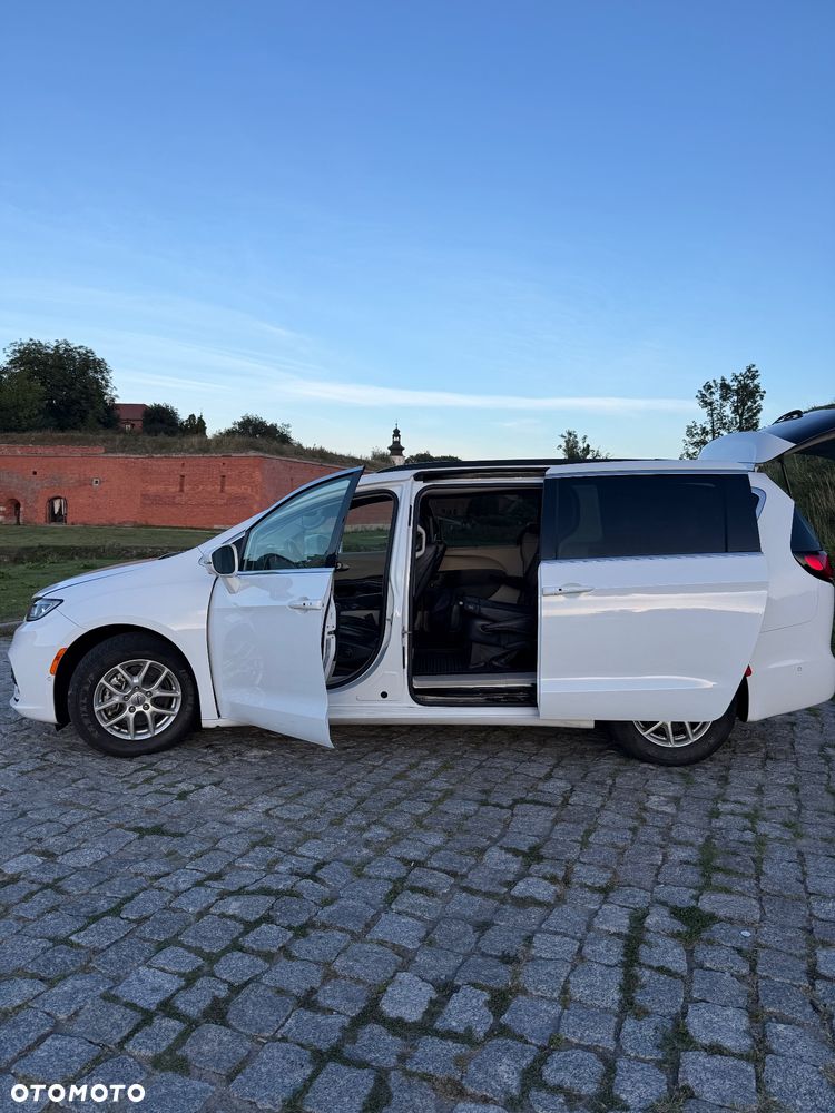 Chrysler Pacifica - 2