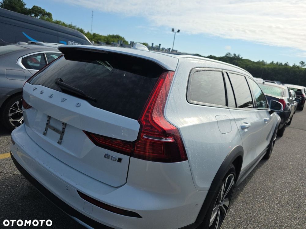 Volvo V60 Cross Country B5 B AWD Plus - 4