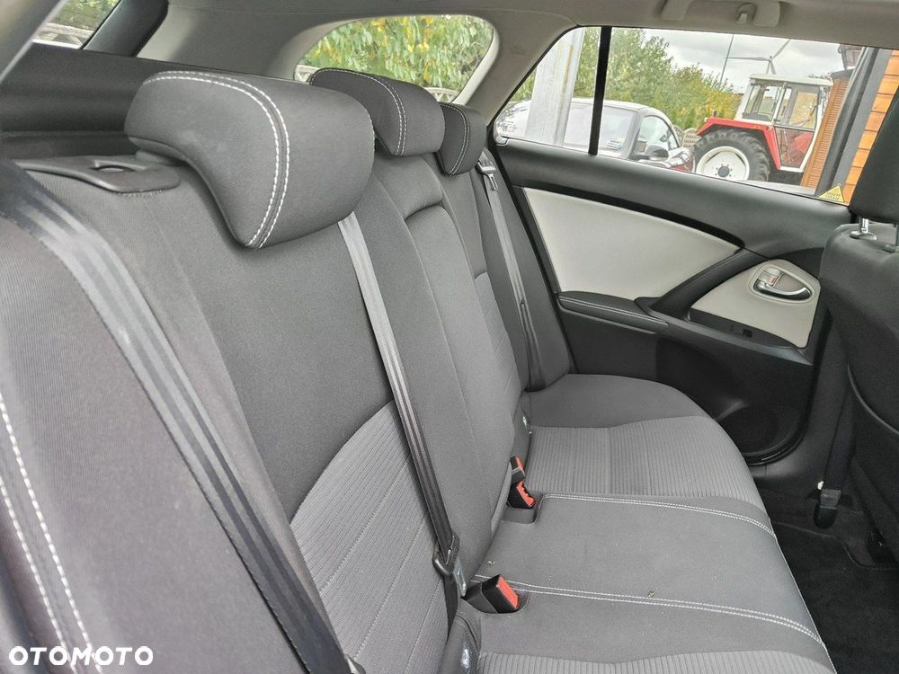 Toyota Avensis - 27