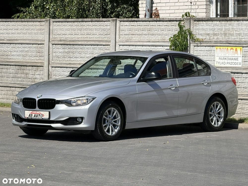 BMW Seria 3 320i Sport Line - 27