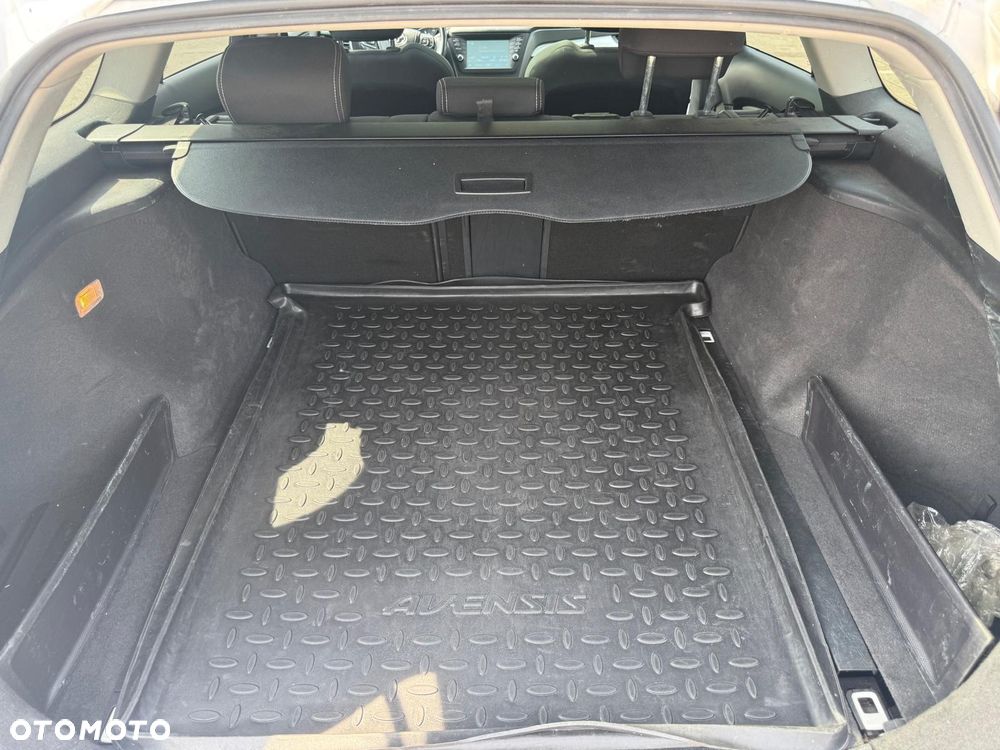 Toyota Avensis 1.8 Prestige MS - 25