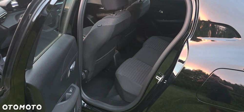 Peugeot 208 - 22