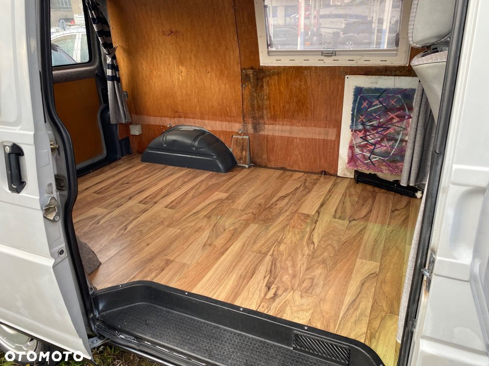 Volkswagen Caravelle - 22