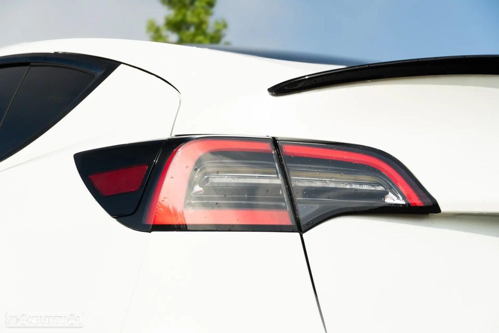 Tesla Model Y Long Range Dual Motor AWD - 34