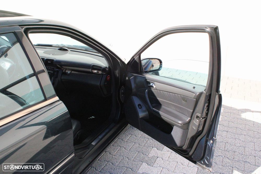 Mercedes-Benz C 240 Avantgarde 4-Matic - 15