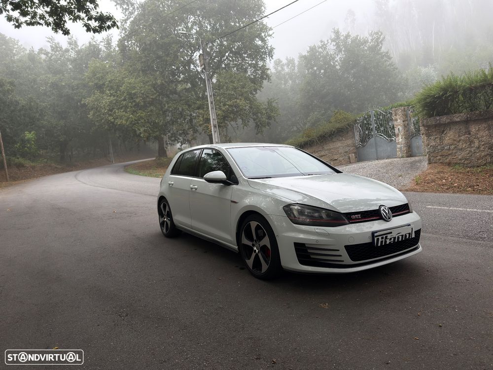 VW Golf 2.0 GTI - 32