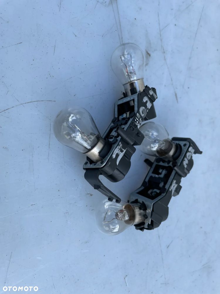 WKŁAD LAMPY LEWY PRAWY TYŁ SEAT LEON II 1P0945257C - 1