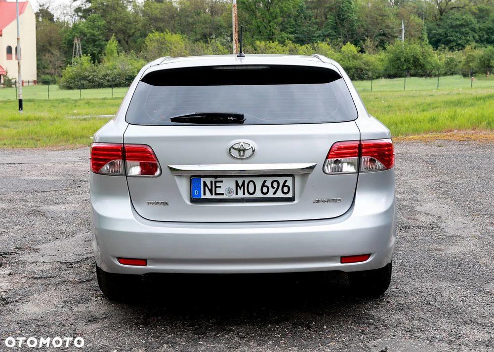 Toyota Avensis 2.2 D-4D Comfort - 17