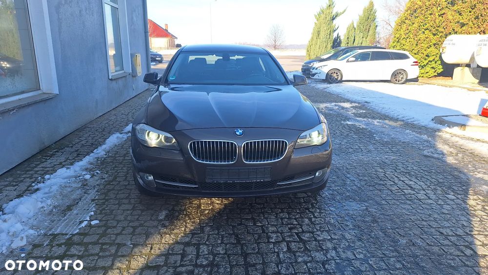 BMW Seria 5 528i Sport-Aut Luxury Line - 2