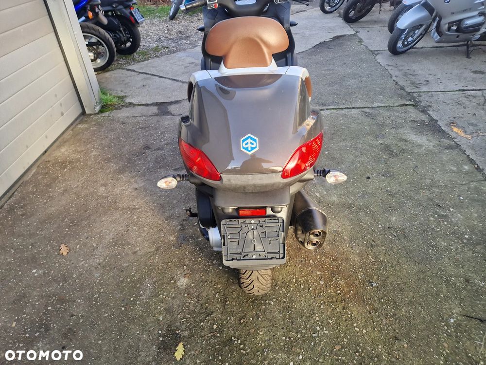 Piaggio MP-3 - 7