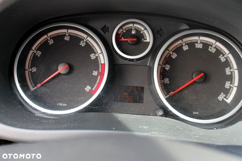 Opel Corsa D 2009 1.2i Z12XEP HB3D (MASKA, ZDERZAK, LAMPA, BŁOTNIK, DRZWI, SZYBA, FOTEL) - 8