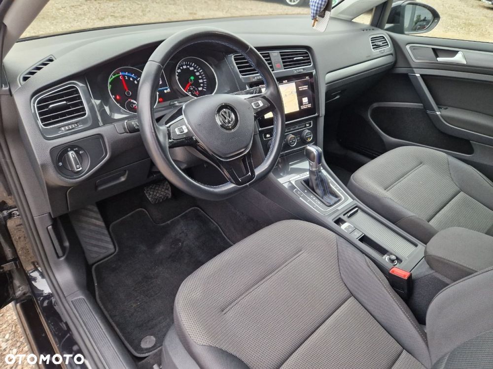 Volkswagen Golf - 6